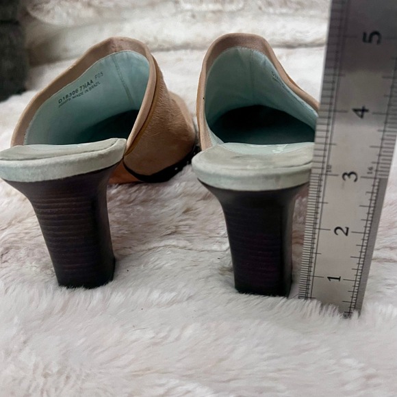 Cole Haan Tan Fur Studded closed Toe Block Heel Mule Sandals Women's Size 7.5AA - Picture 10 of 13